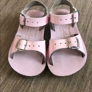 Kids Salt-Water Sun-San by Hoy Surfer Sandal Pink